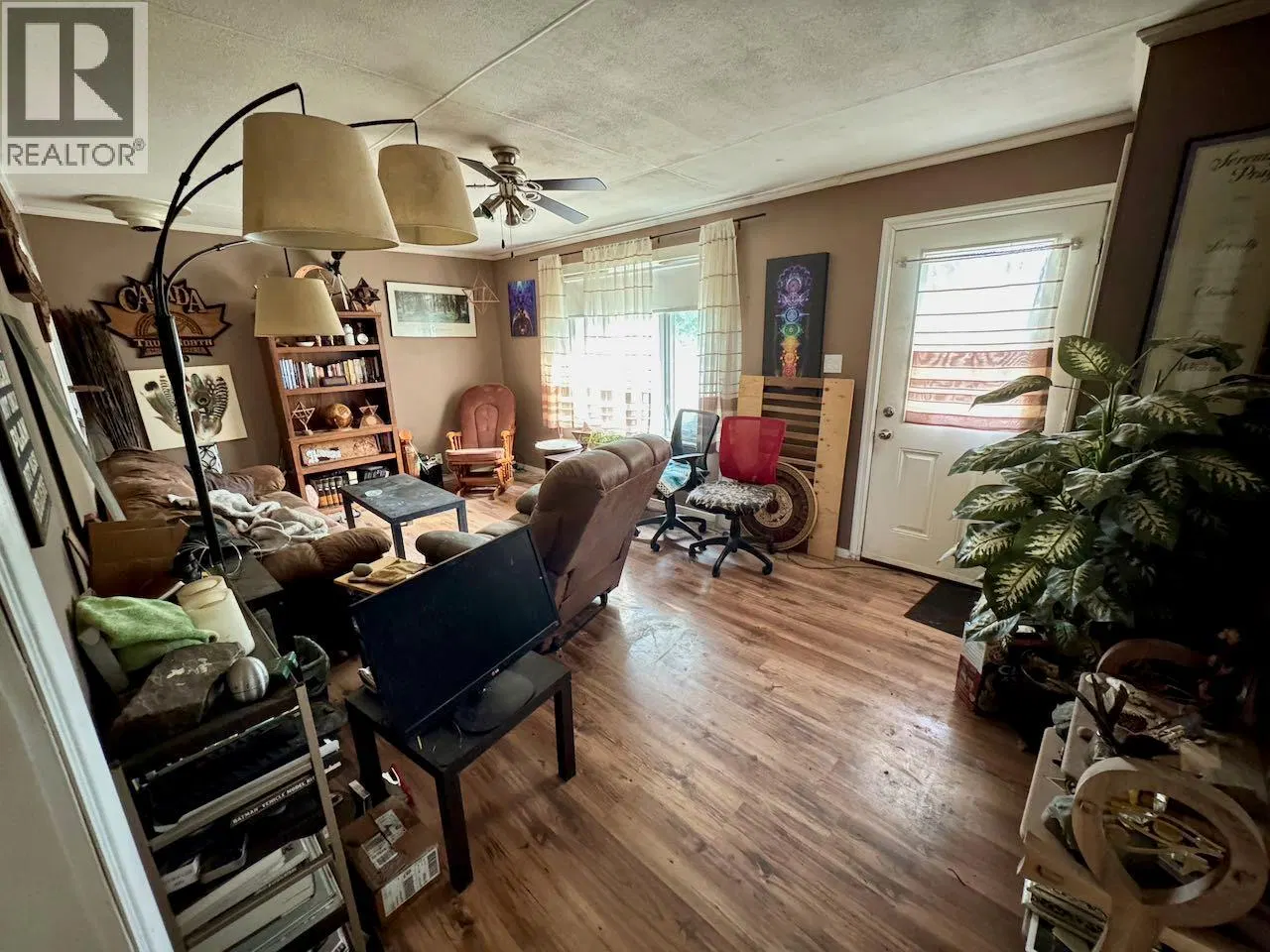 Photo 5 of 28 at 223 Larch Avenue