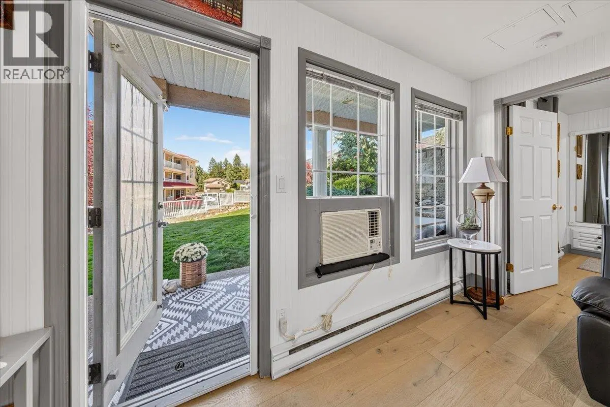 Photo 4 of 25 at #4004B – 5052 Riverview Road