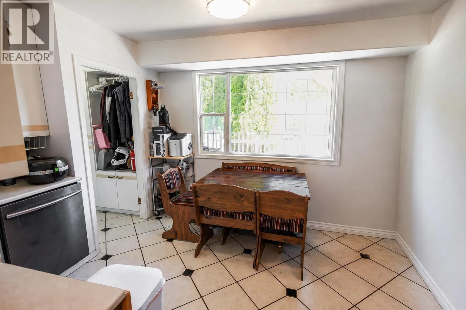 Photo 5 of 37 at 4523 GRAHAM Avenue