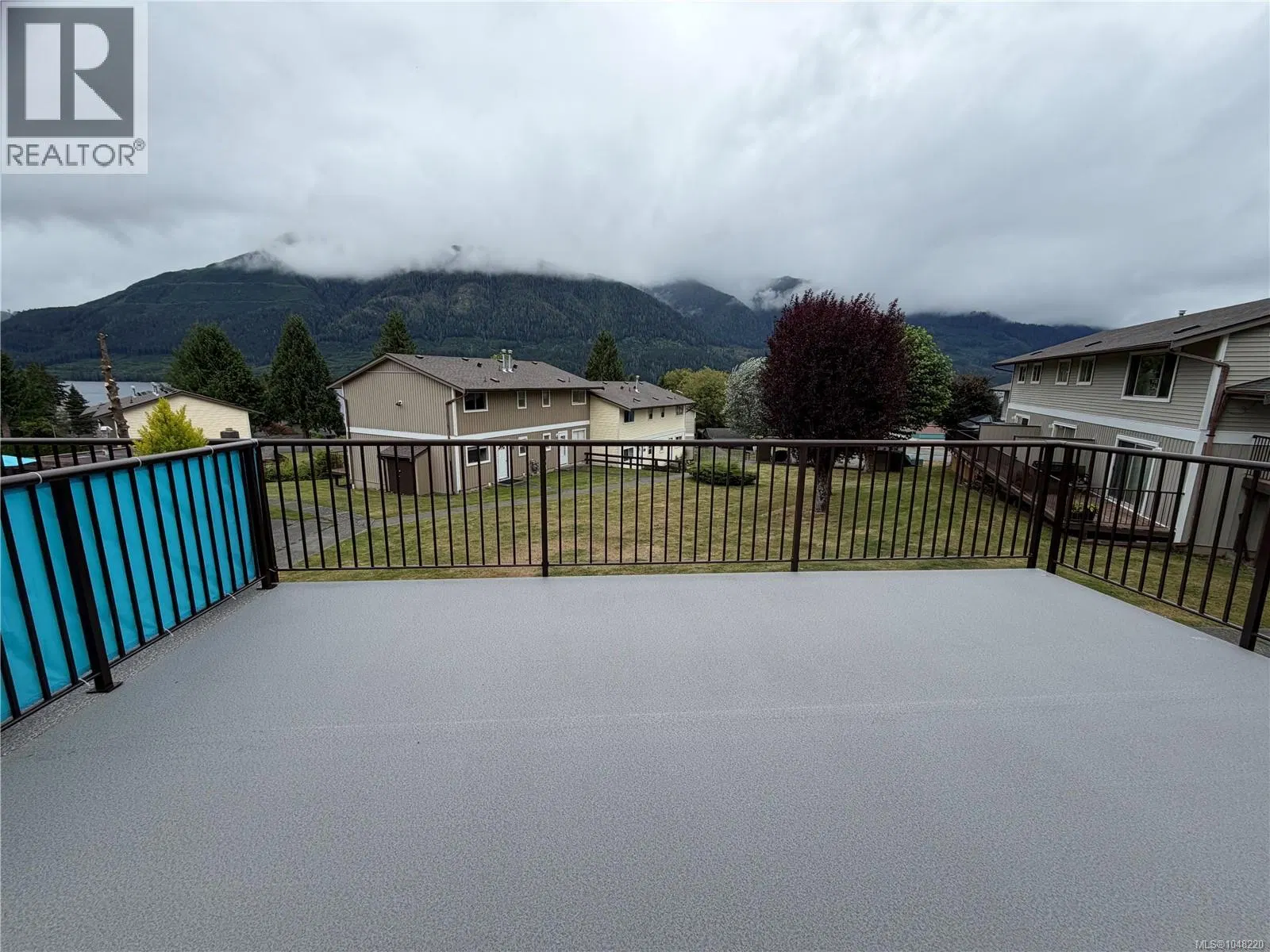 Photo 2 of 21 at 404 Haida Avenue