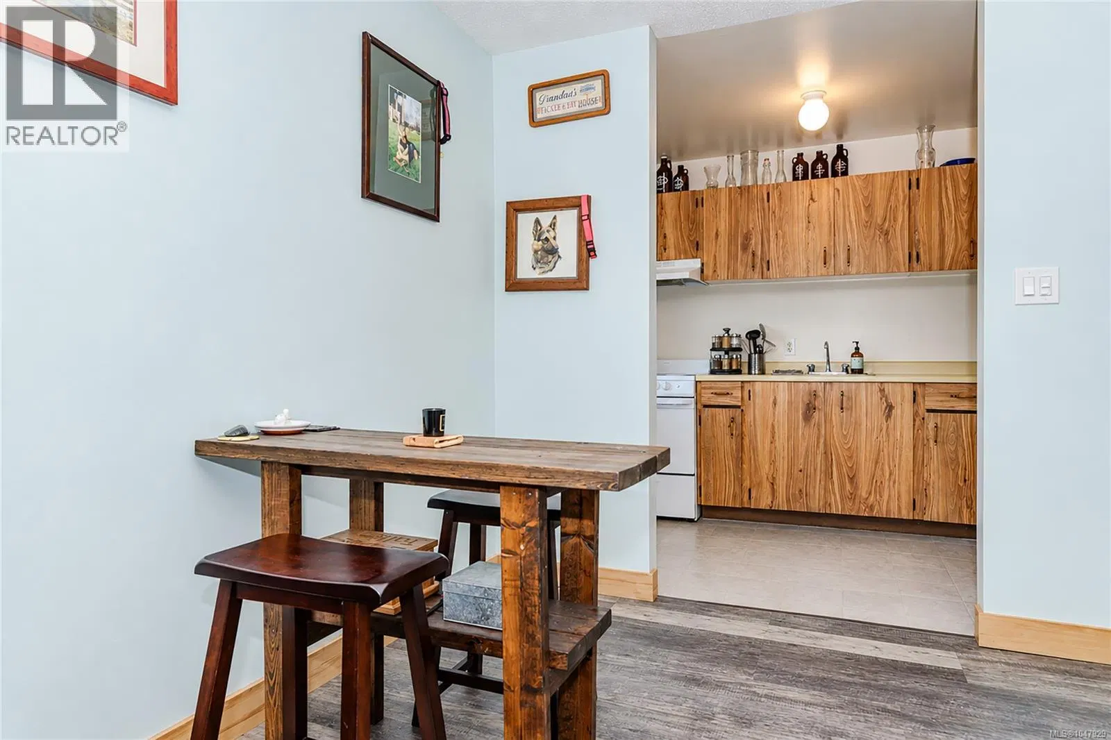 Photo 5 of 24 at #208 – 2515 Alexander Street