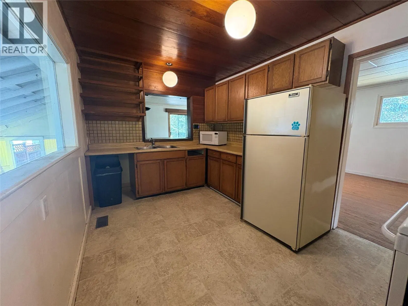 Photo 5 of 24 at 1104 Mcquarrie Avenue
