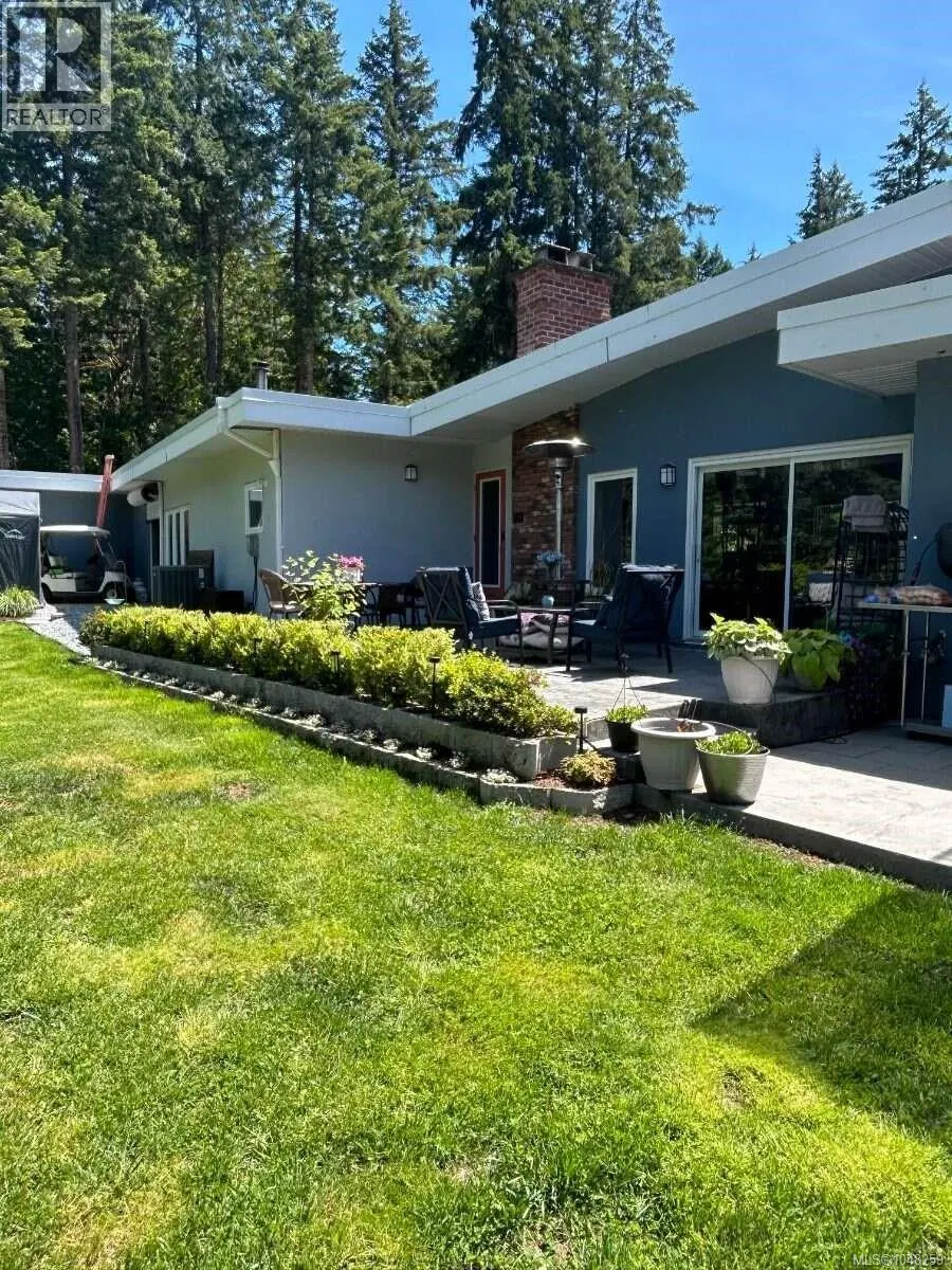 Photo 5 of 53 at 4065 Gibbins Road