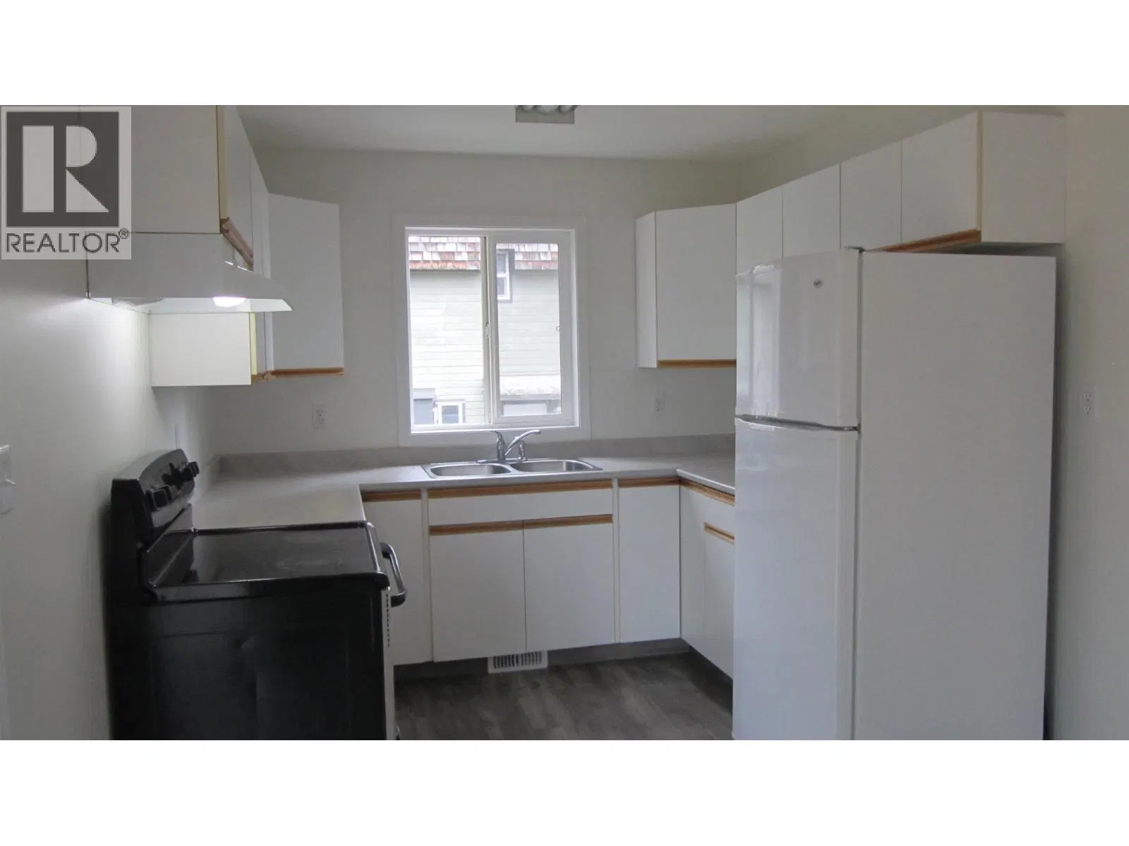 Photo 3 of 29 at 229 ELM Avenue