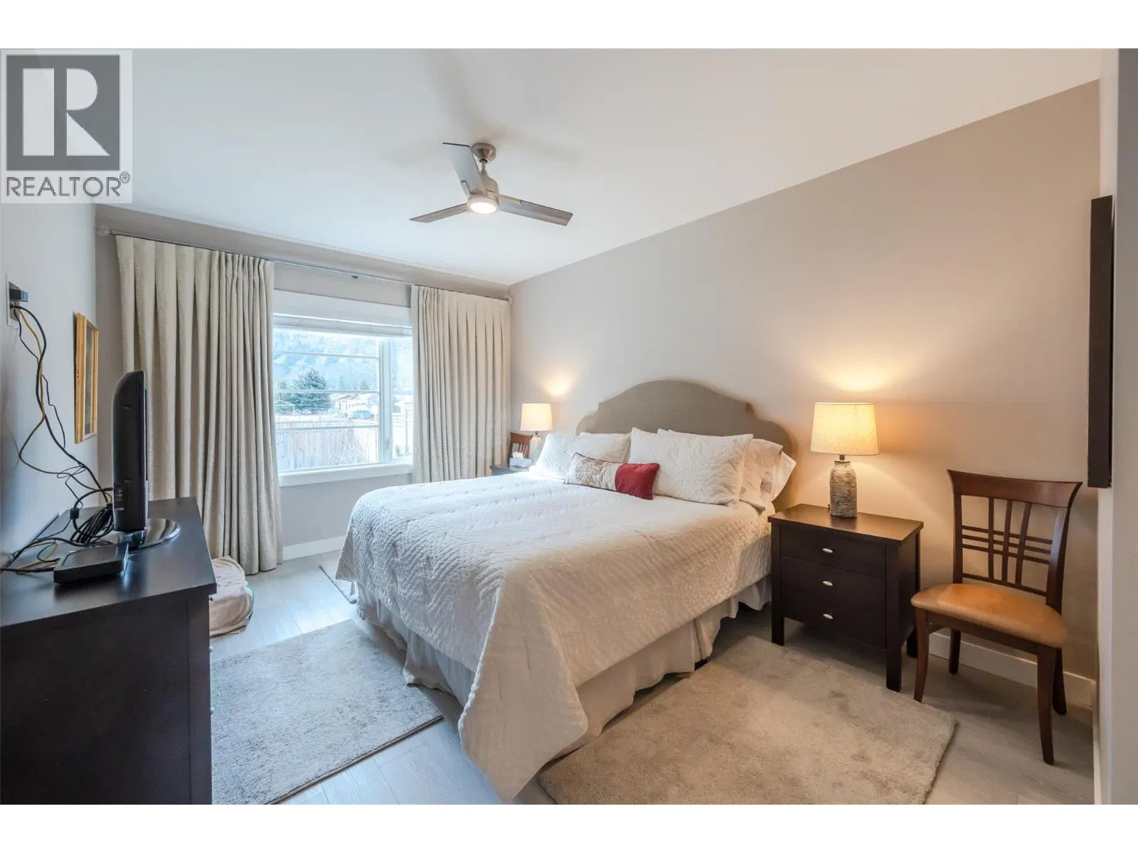 Photo 5 of 36 at 389 10th Avenue