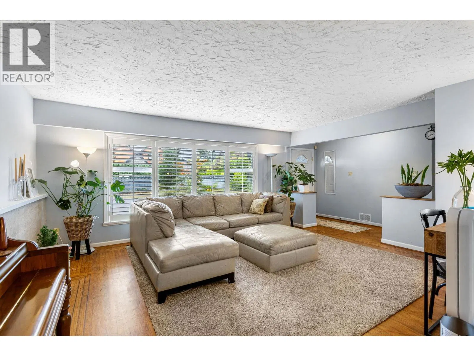 Photo 2 of 40 at 3020 THORNCLIFFE Drive