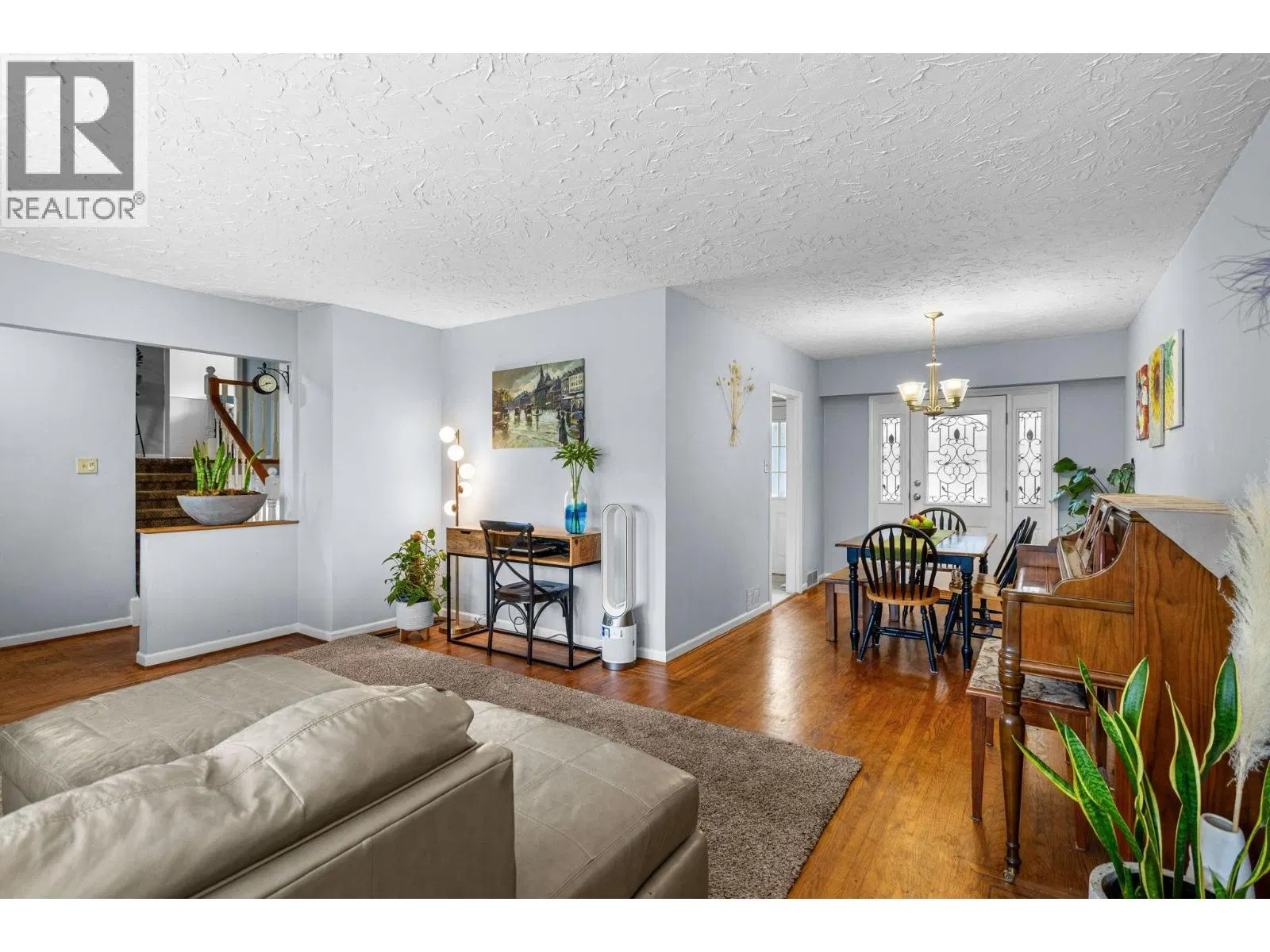 Photo 5 of 40 at 3020 THORNCLIFFE Drive