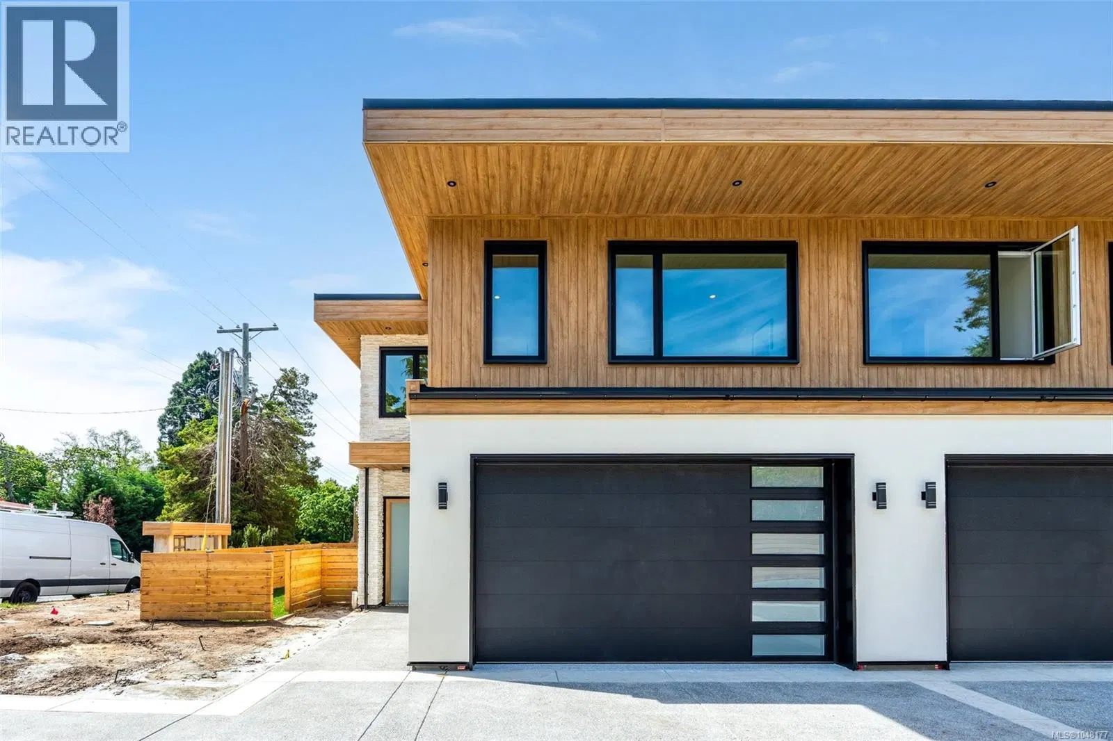 Photo 5 of 43 at #2 – 3022 Cadboro Bay Road