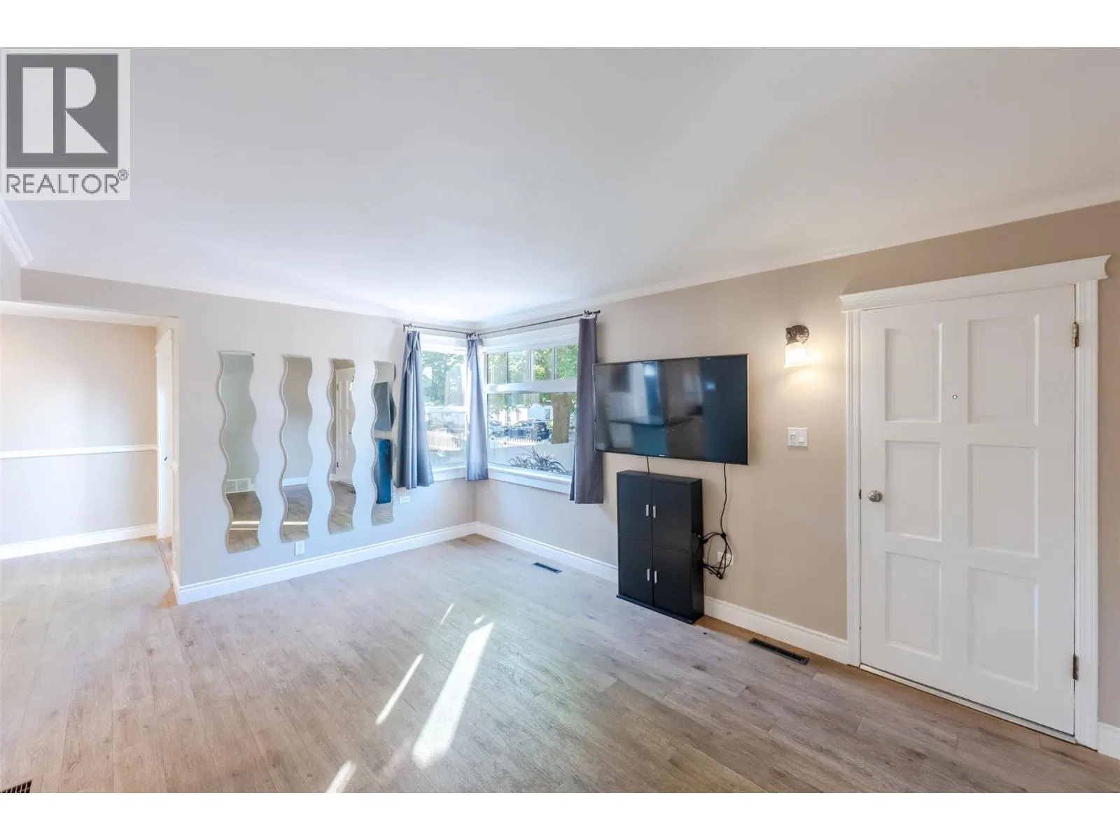 Photo 4 of 51 at 1110 Kilwinning Street