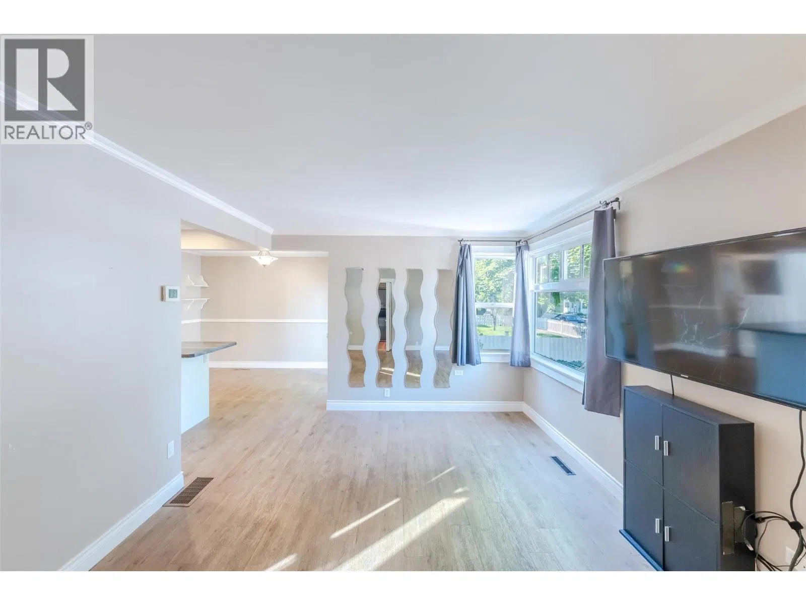Photo 5 of 51 at 1110 Kilwinning Street