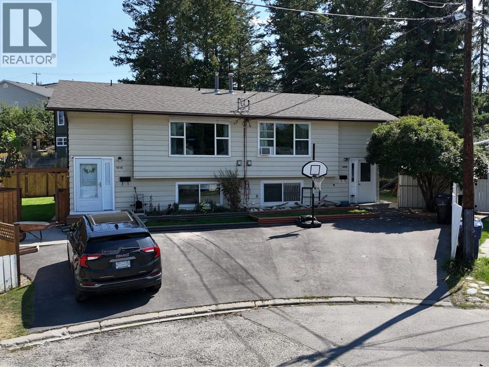 Photo 2 of 27 at 1018 12th Avenue