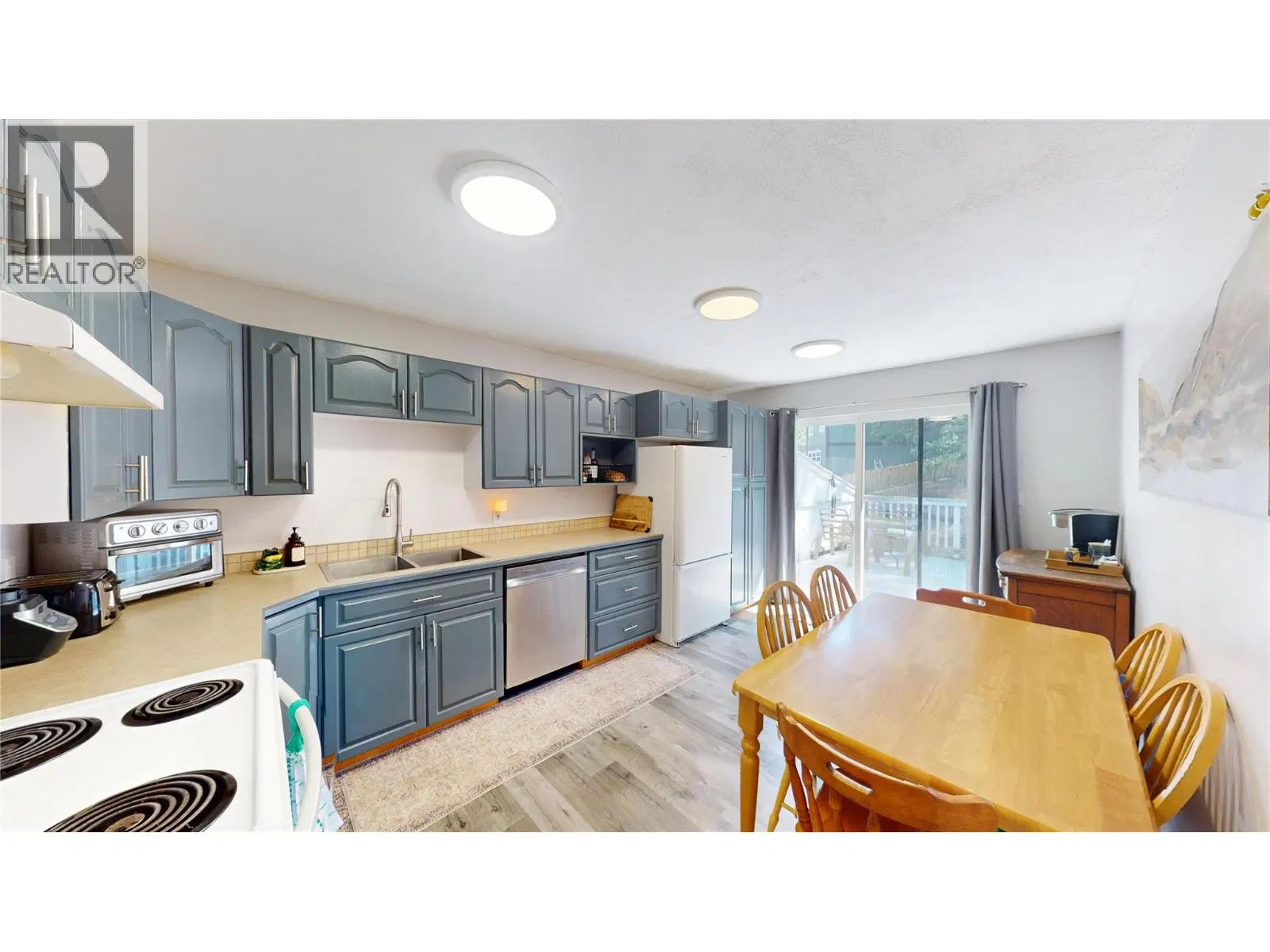 Photo 5 of 27 at 1018 12th Avenue