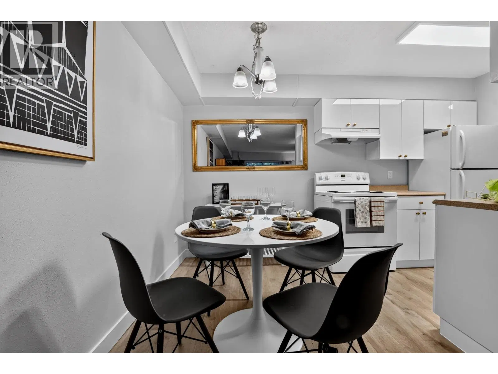 Photo 5 of 27 at #103 – 2217 REGENTS Crescent