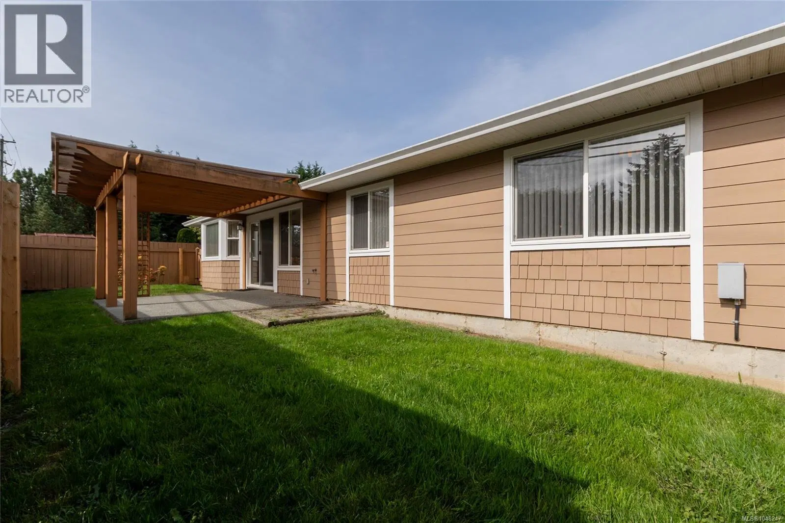Photo 3 of 25 at #5 – 3101 Herons Way