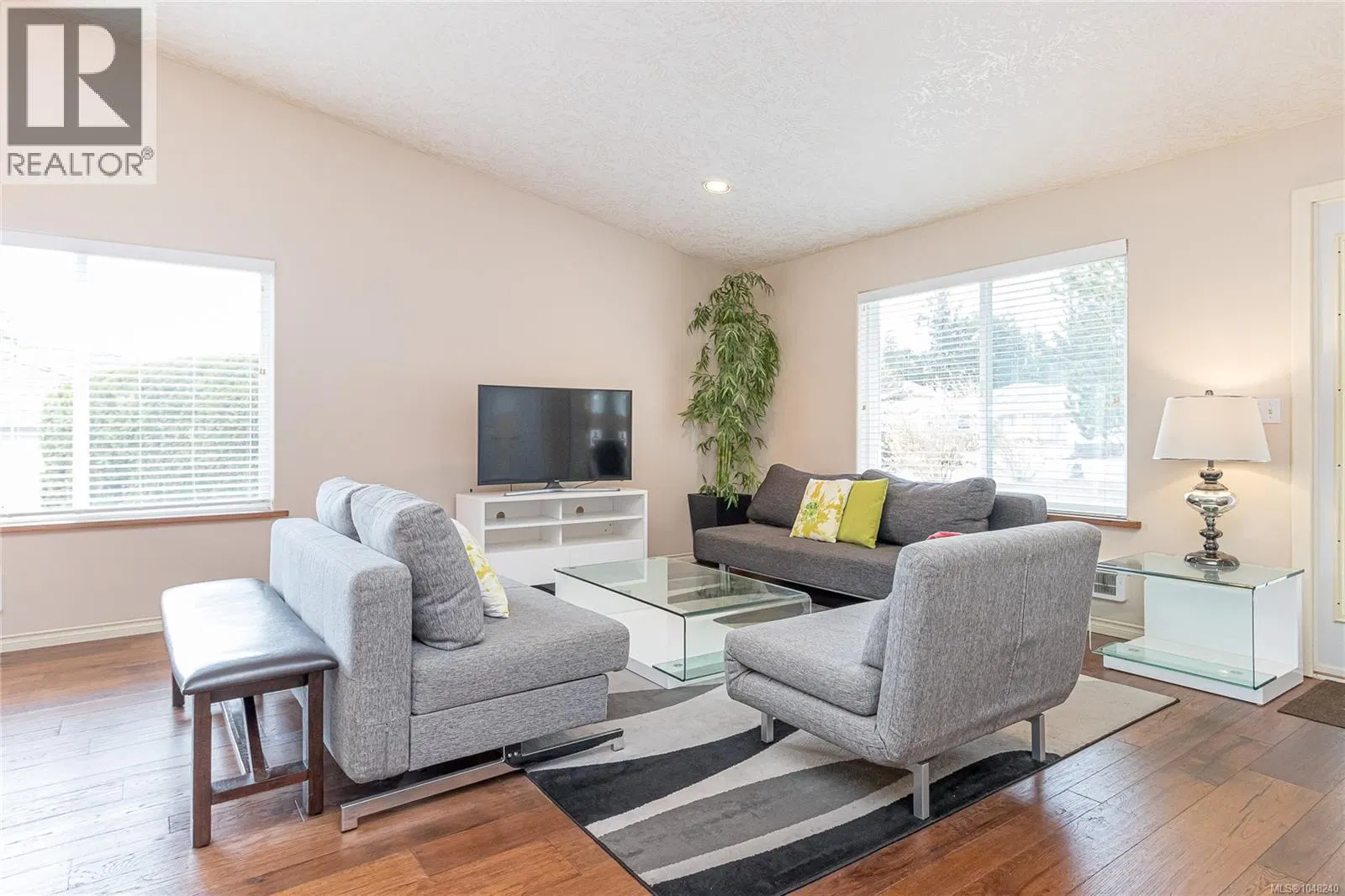 Photo 4 of 55 at 3043 Raymur Place