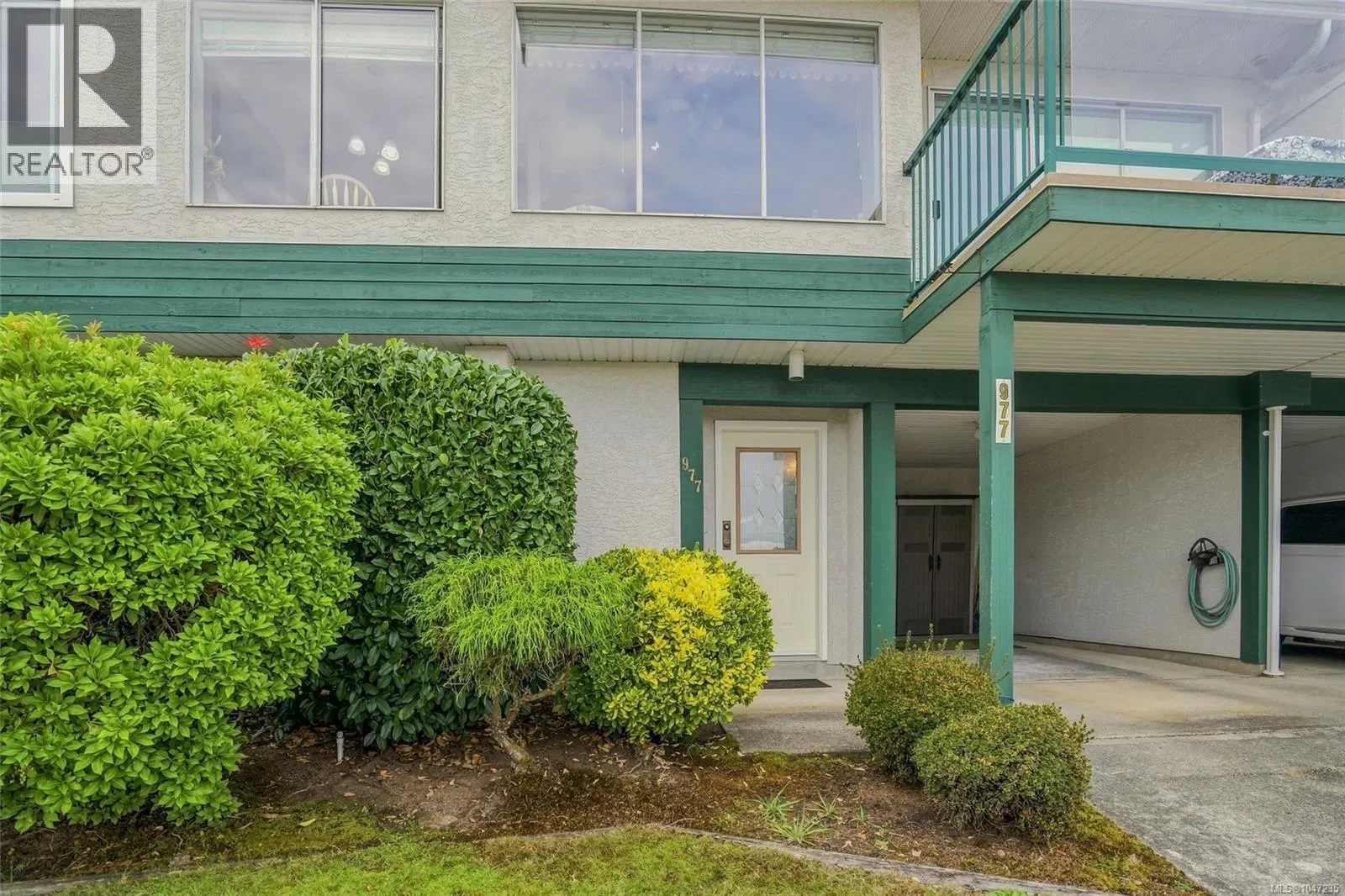 Photo 4 of 45 at 977 Highview Terrace