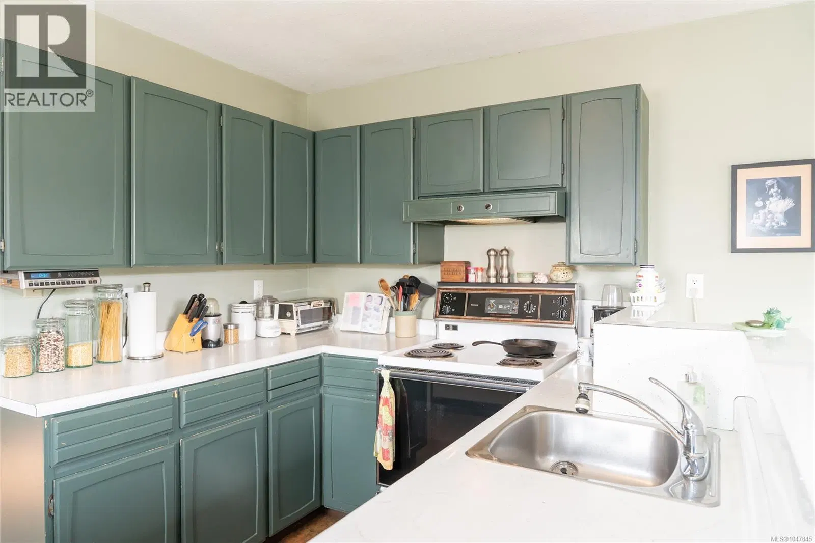 Photo 2 of 30 at 477 Swinford Street