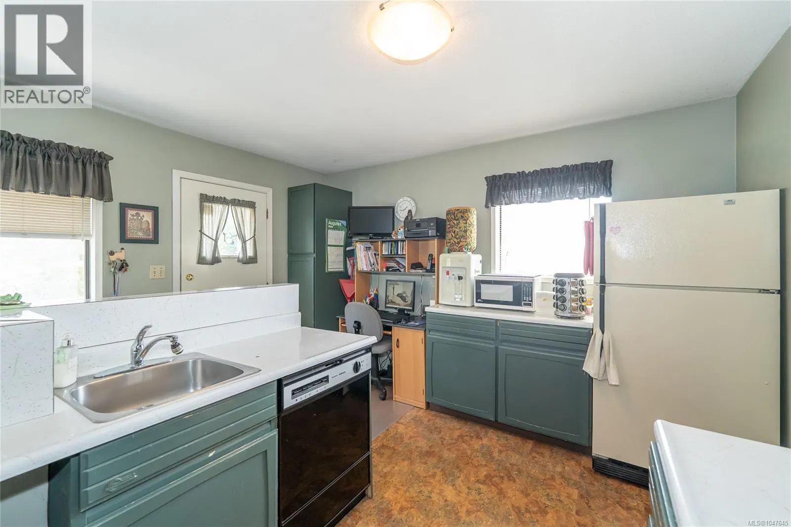 Photo 3 of 30 at 477 Swinford Street