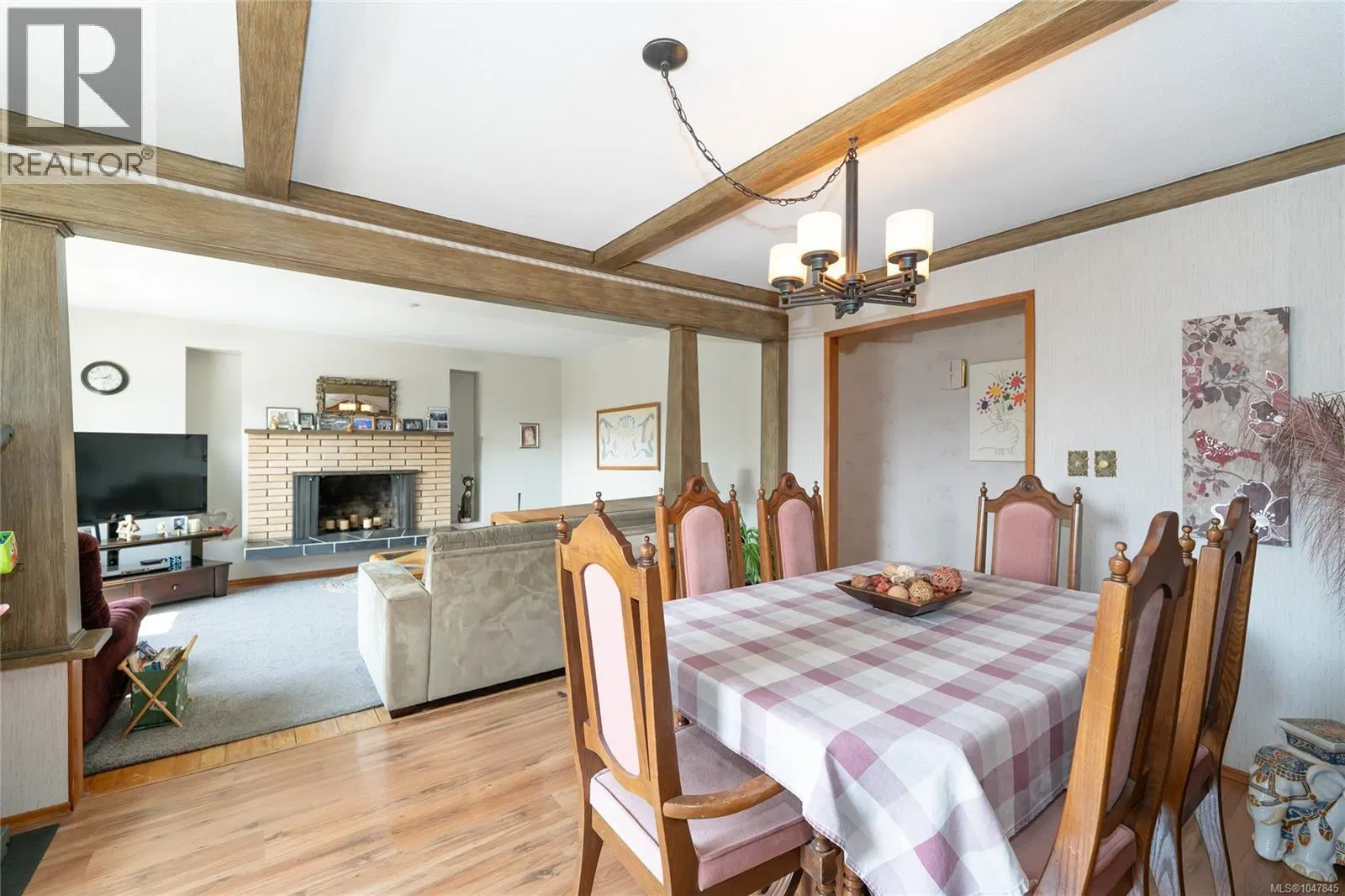 Photo 4 of 30 at 477 Swinford Street