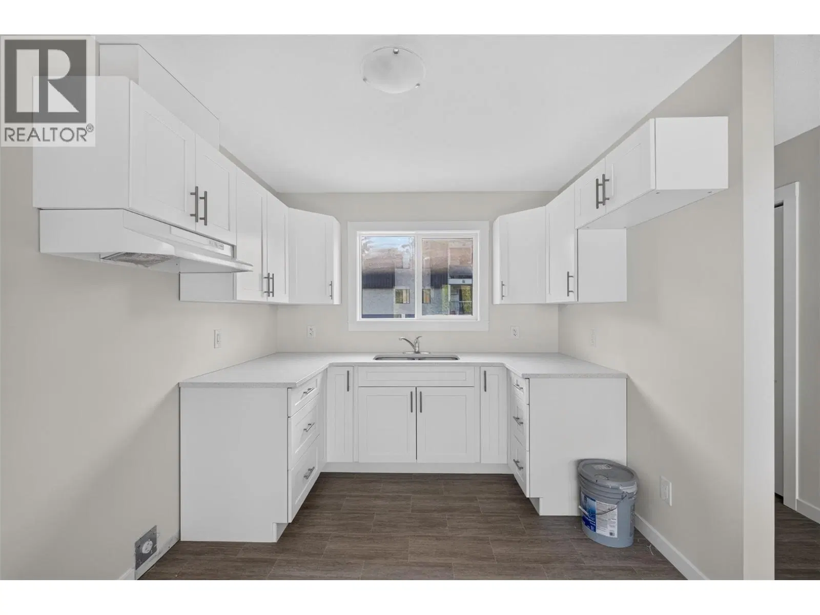 Photo 5 of 31 at #206 – 4004 34 Street