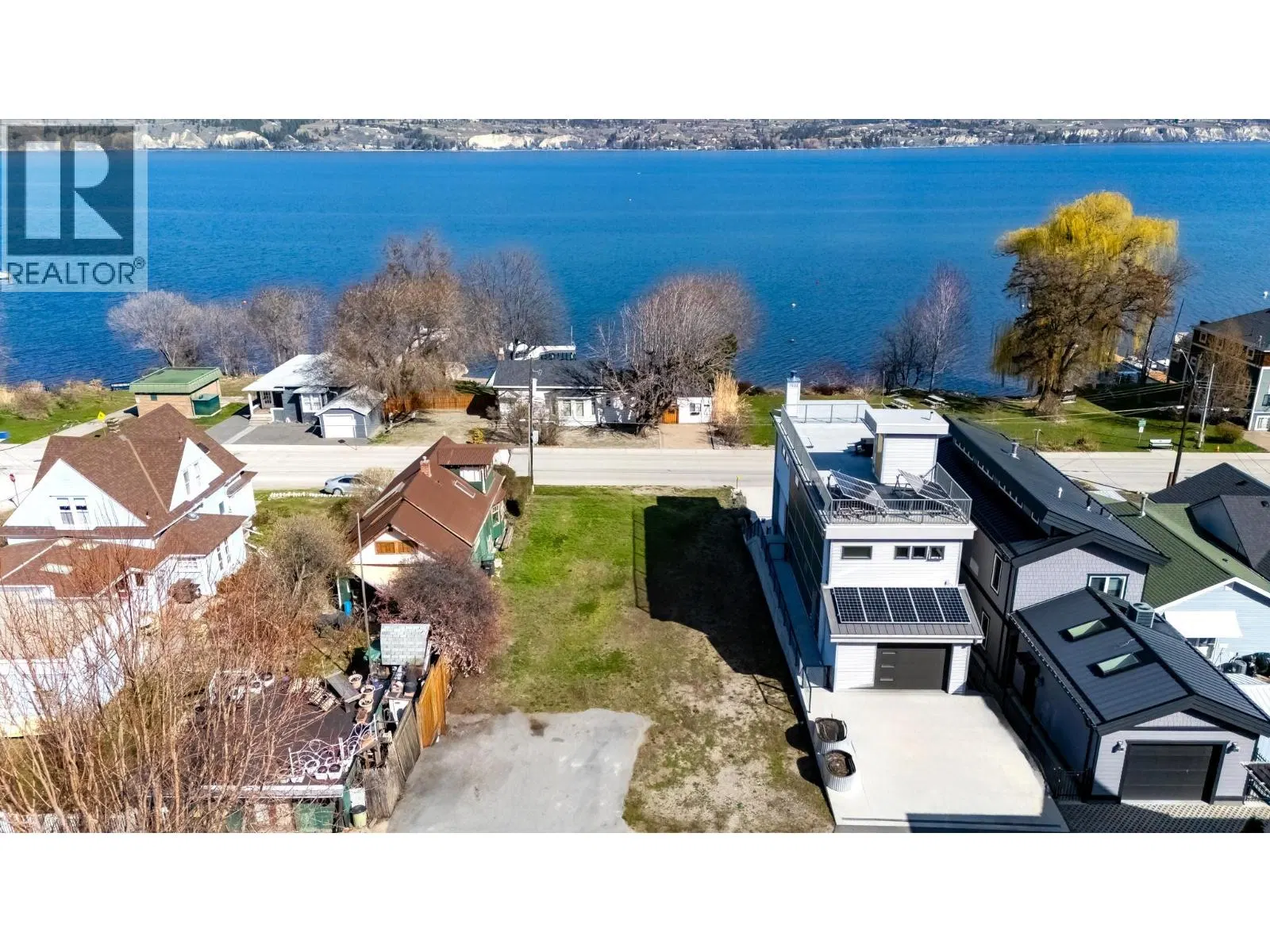 Photo 1 of 11 at 12210 LAKESHORE Drive