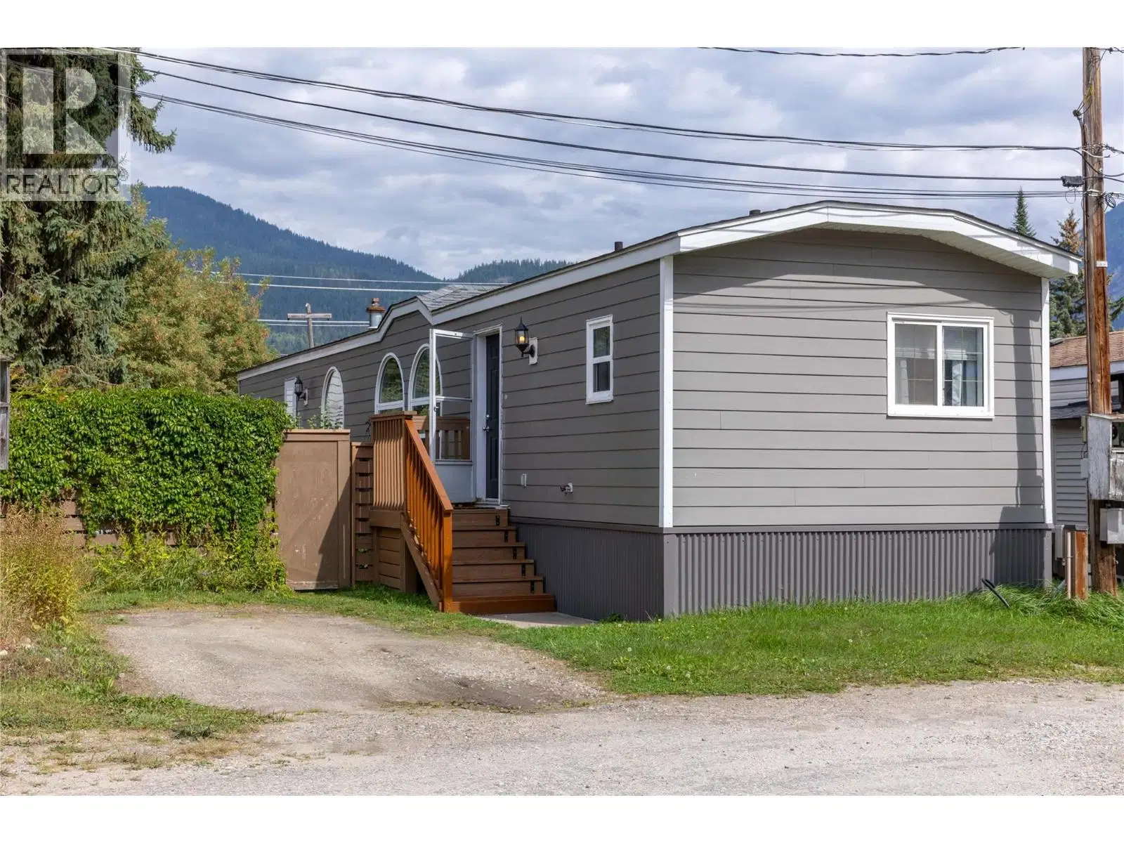 #11 – 606 Edward Street