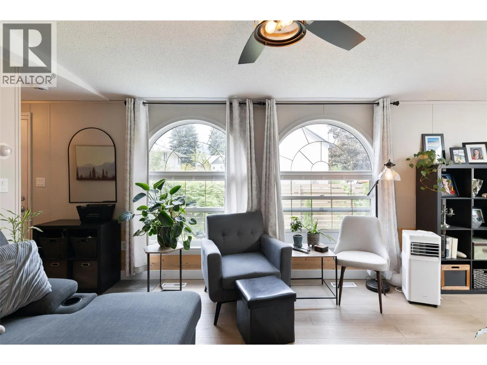 Photo 5 of 33 at #11 – 606 Edward Street