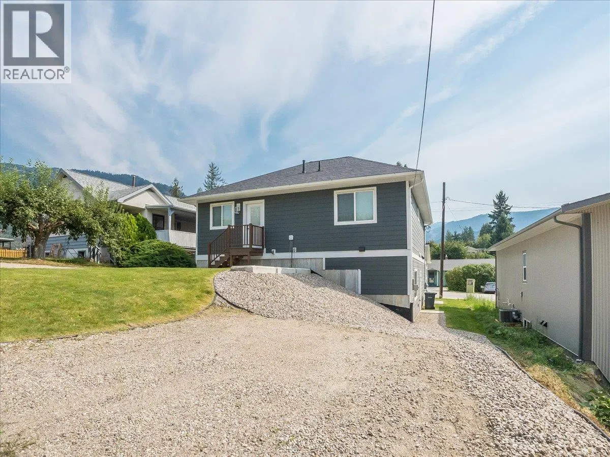 Photo 3 of 44 at 808 7th Avenue