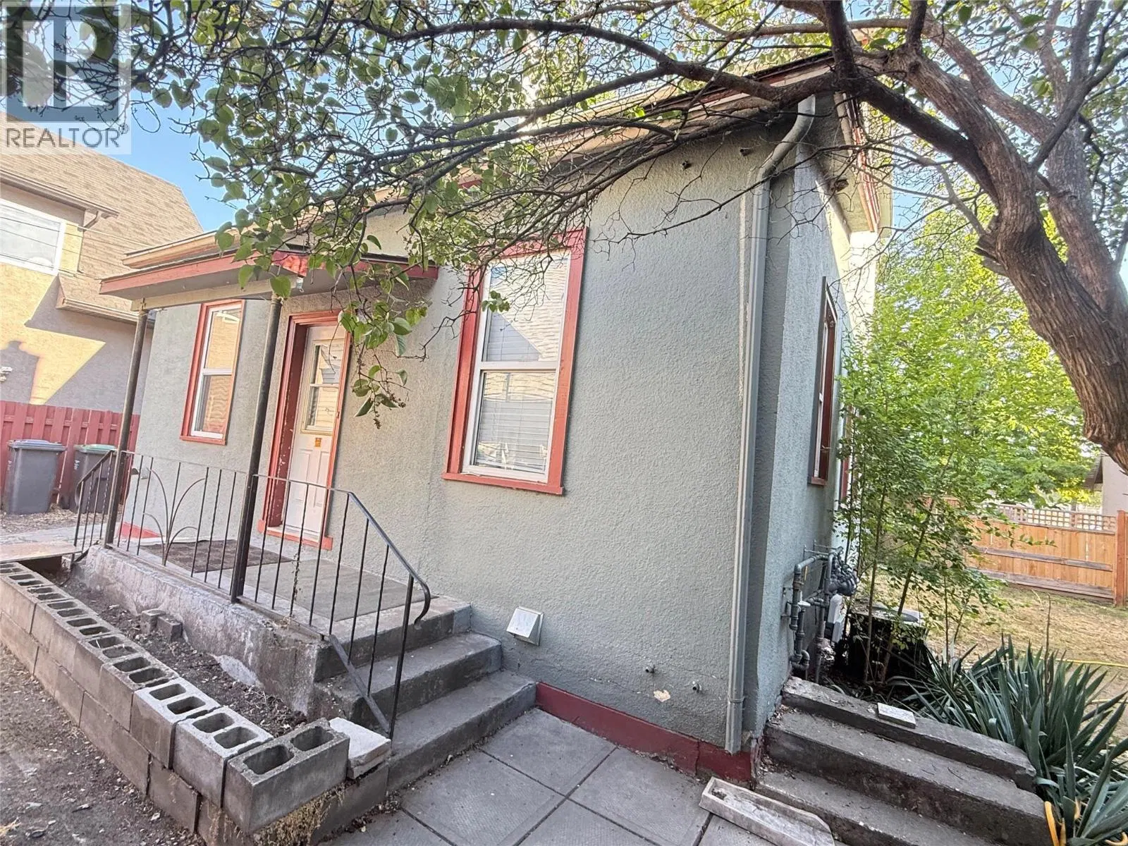 Photo 4 of 28 at 748 Bernard Avenue