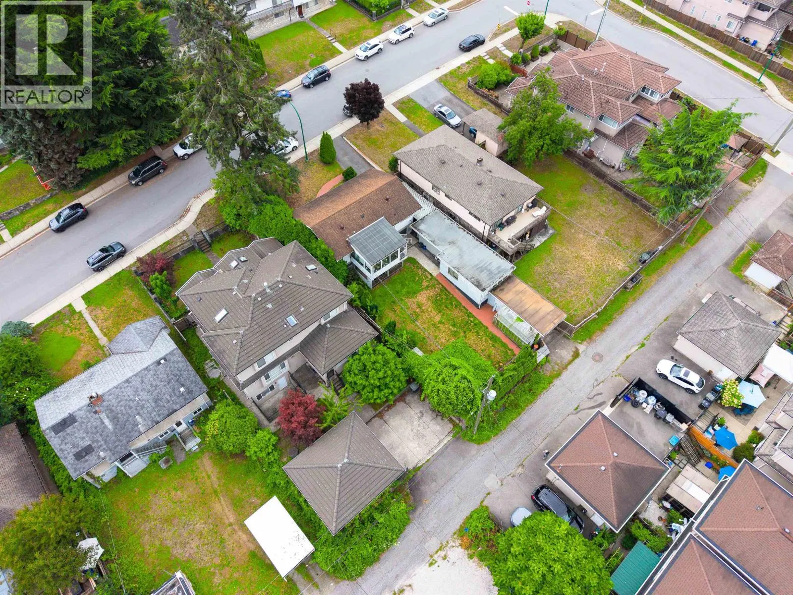 Photo 4 of 27 at 4137 DOMINION Street