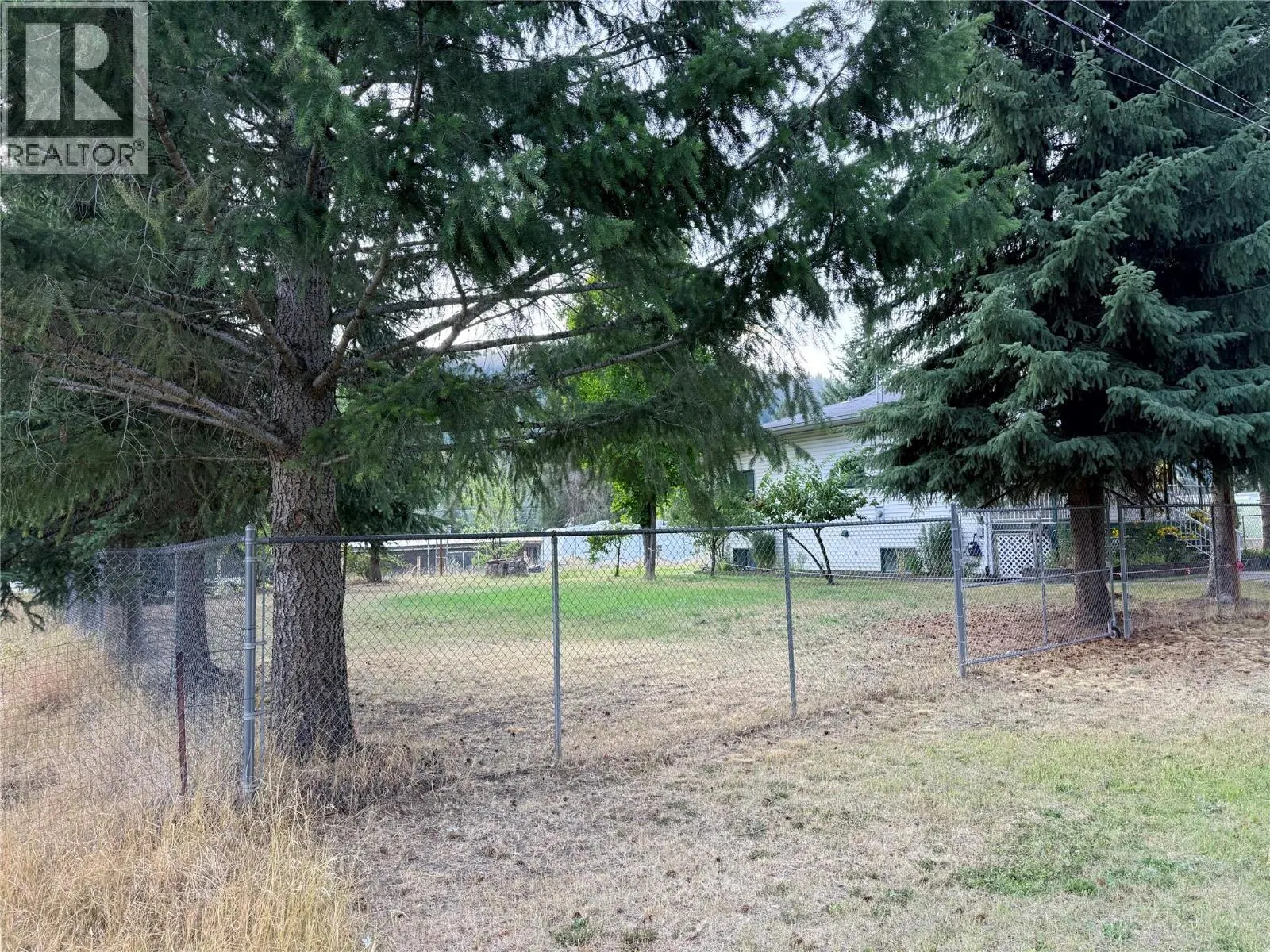 Photo 2 of 5 at 537 N Kimberley Avenue
