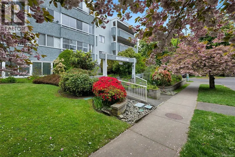 Photo 4 of 46 at #201 – 1050 Park Boulevard