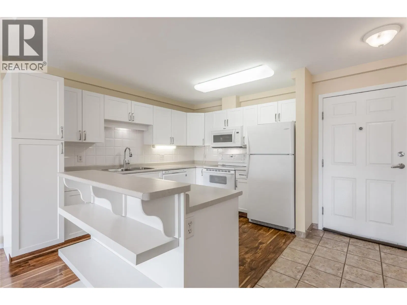 Photo 3 of 32 at #405 – 250 Dougall Road