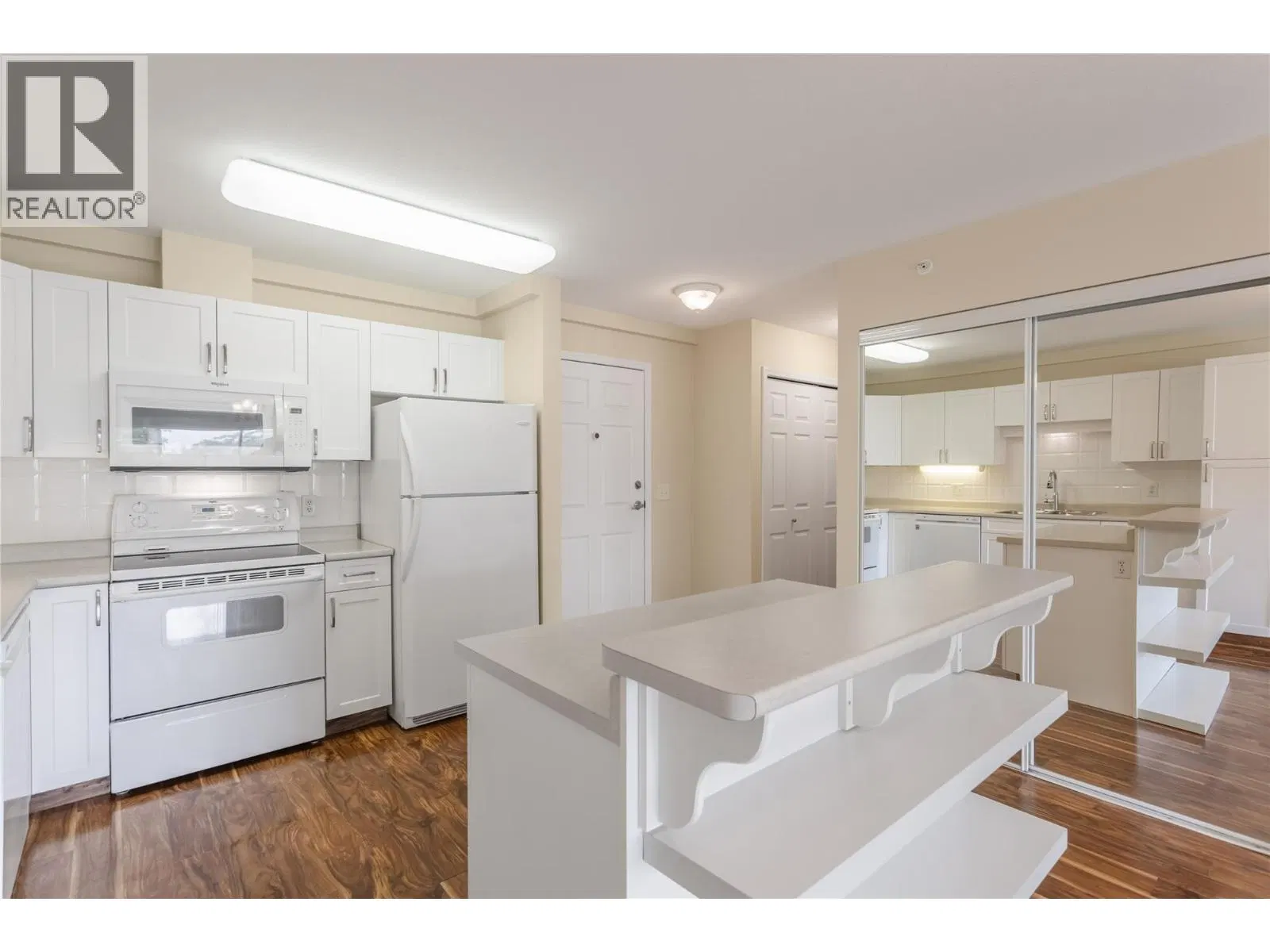 Photo 5 of 32 at #405 – 250 Dougall Road
