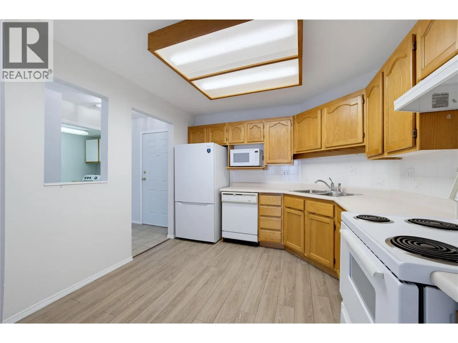 Photo 5 of 47 at #111 – 250 5 Street