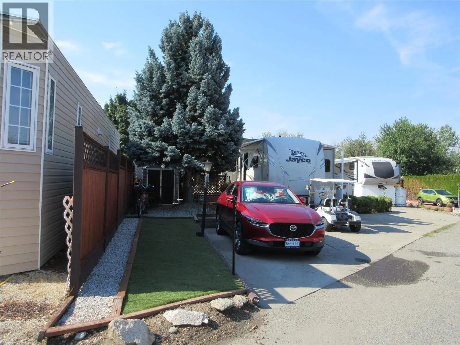 Photo 2 of 6 at #539 – 415 Commonwealth Road