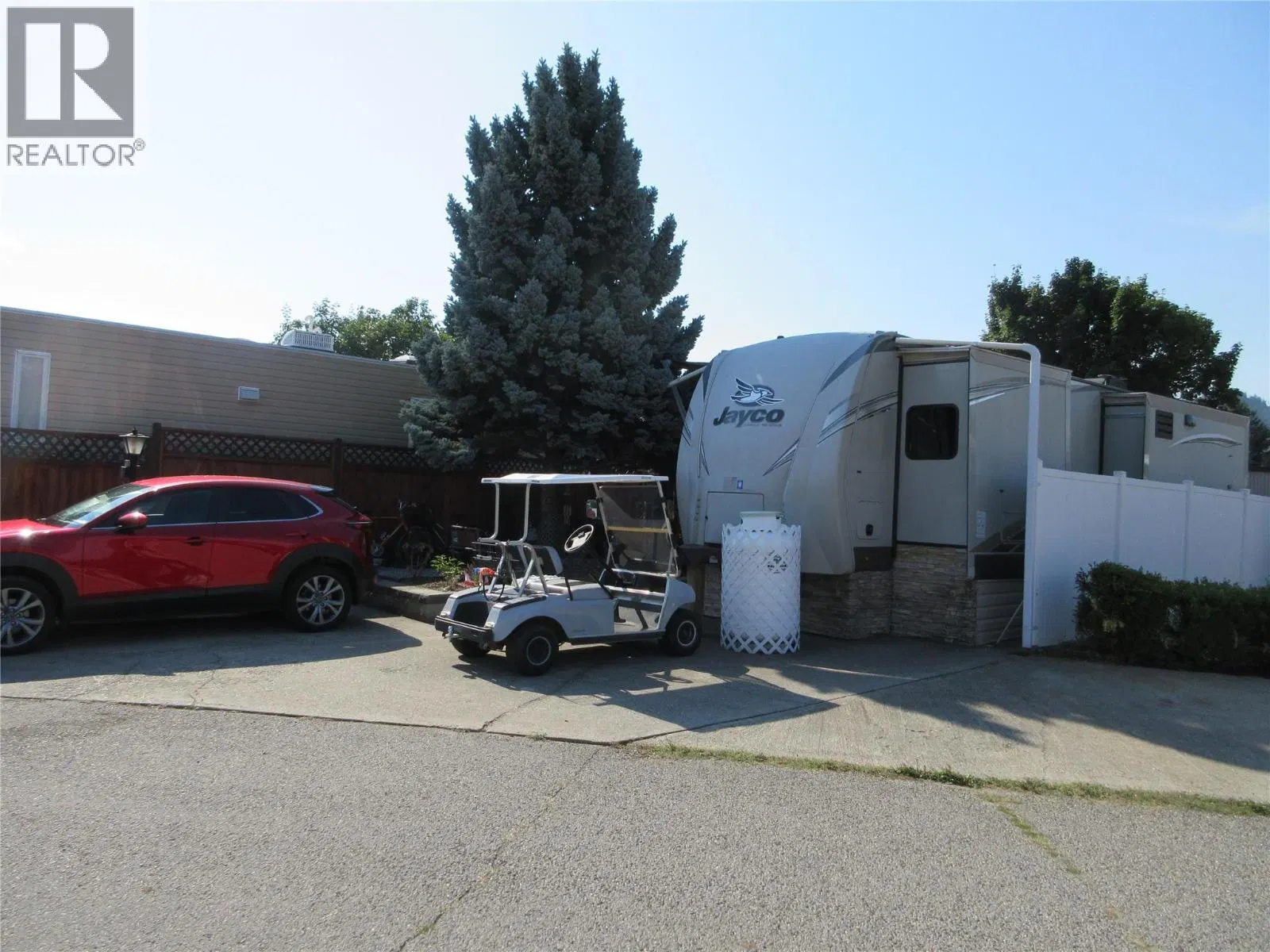 Photo 4 of 6 at #539 – 415 Commonwealth Road