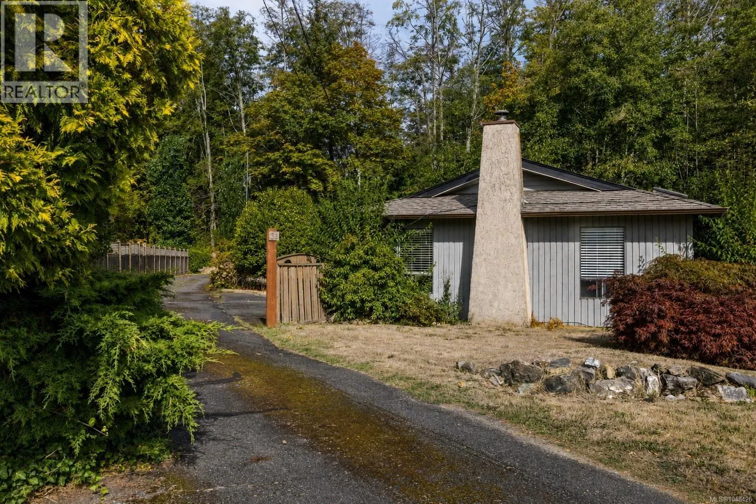Photo 1 of 28 at #31 – 493 Pioneer Crescent