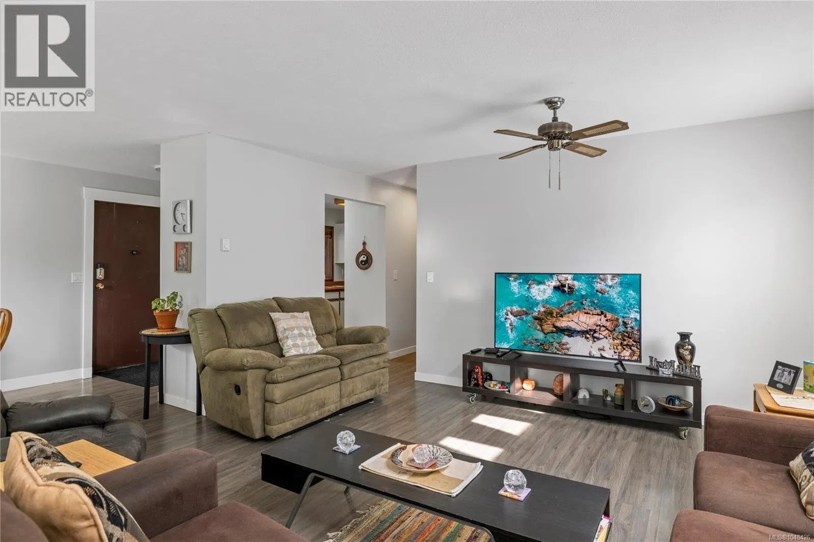 Photo 3 of 28 at #31 – 493 Pioneer Crescent