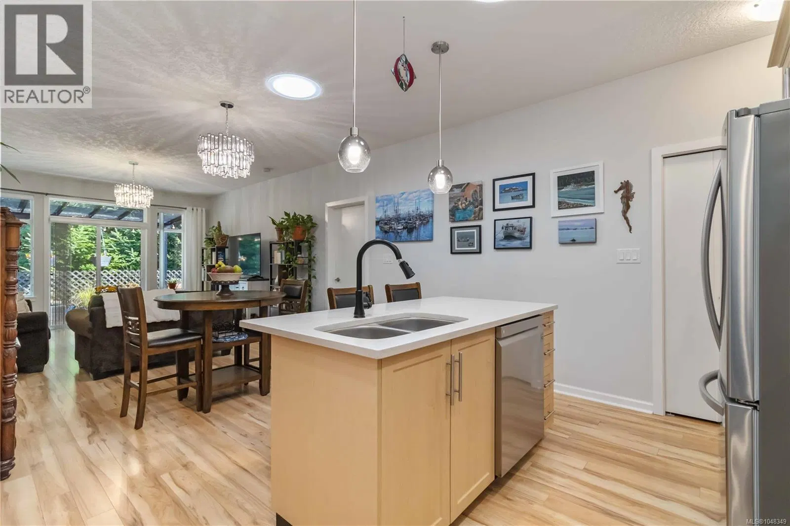 Photo 4 of 40 at 6373 Shambrook Drive