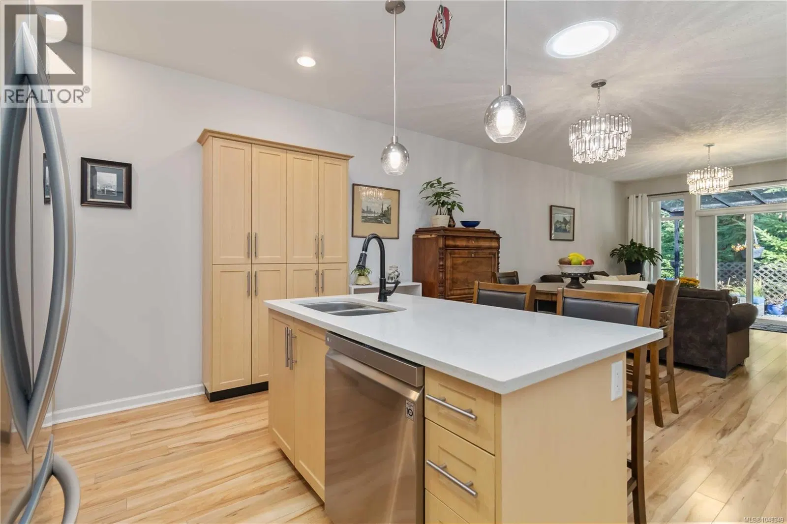 Photo 5 of 40 at 6373 Shambrook Drive