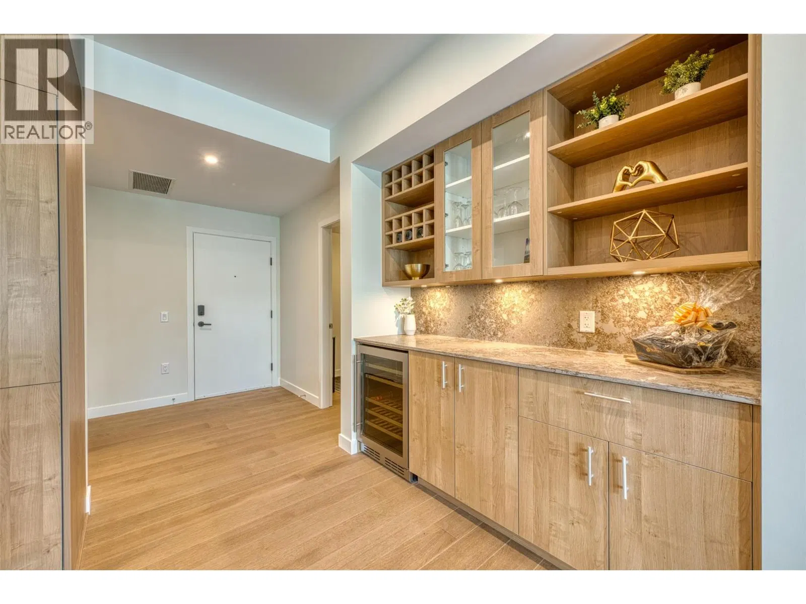 Photo 4 of 33 at #306 – 9652 Benchland Drive