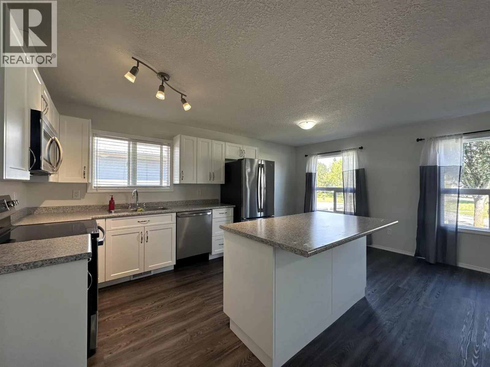 Photo 3 of 23 at 4389 1ST Avenue