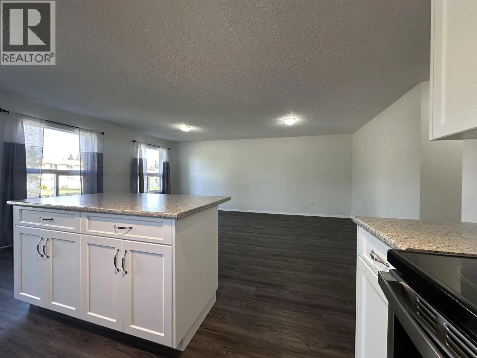 Photo 5 of 23 at 4389 1ST Avenue