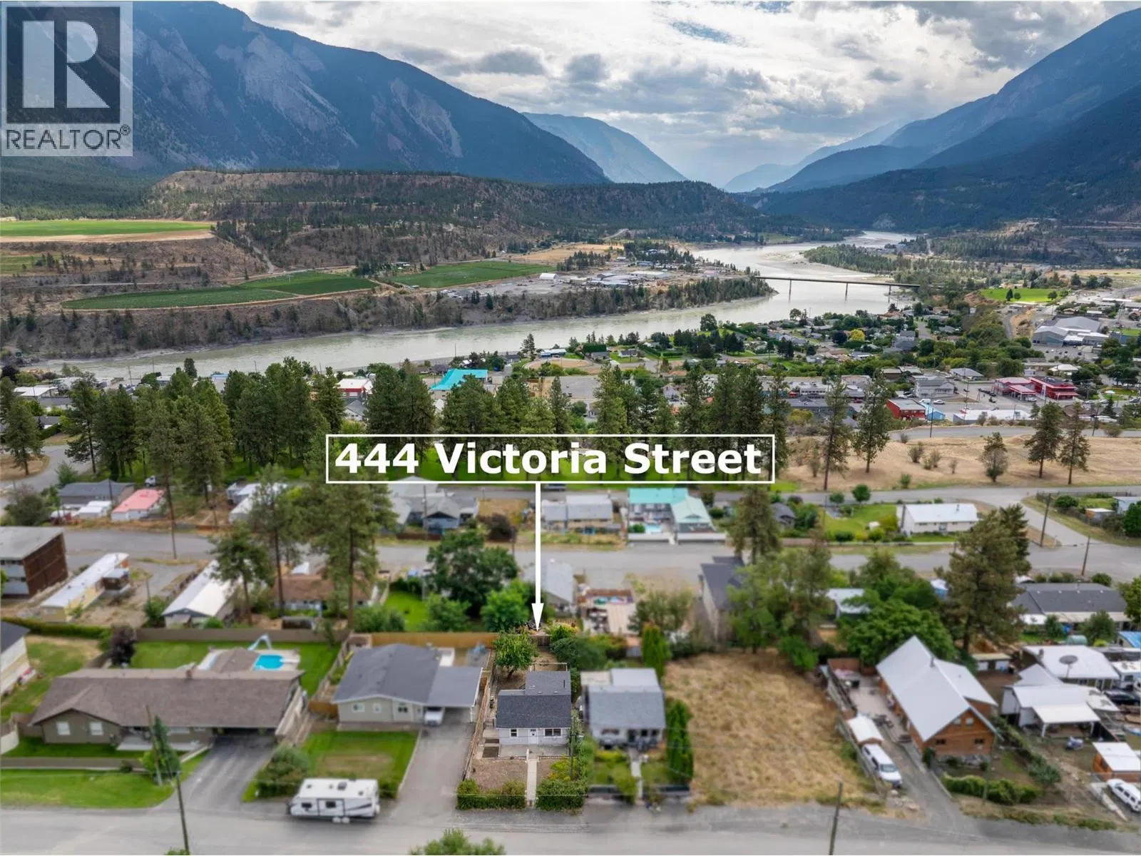 Photo 3 of 24 at 444 Victoria Street