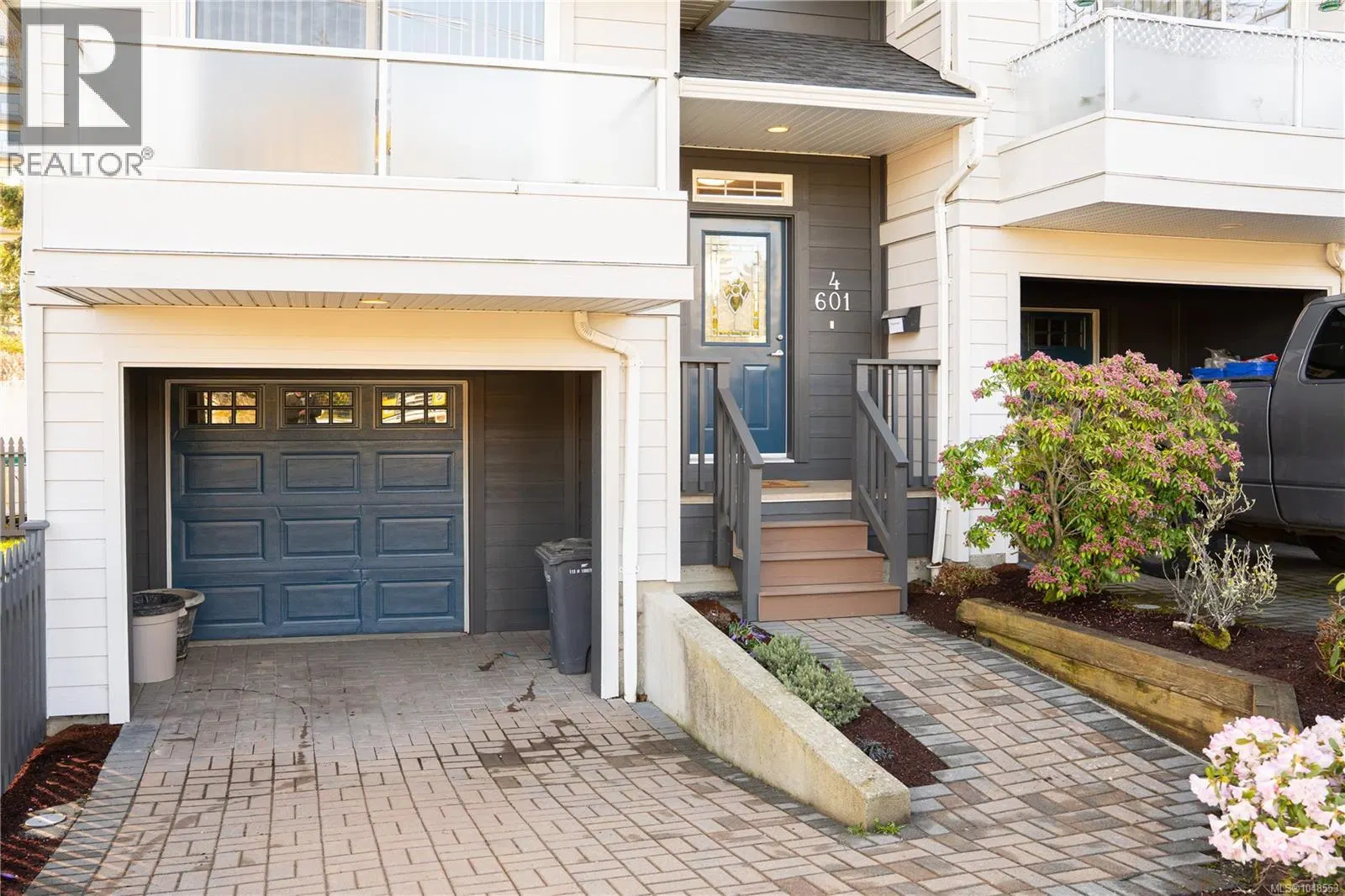 Photo 3 of 40 at #4 – 601 Nelson Street