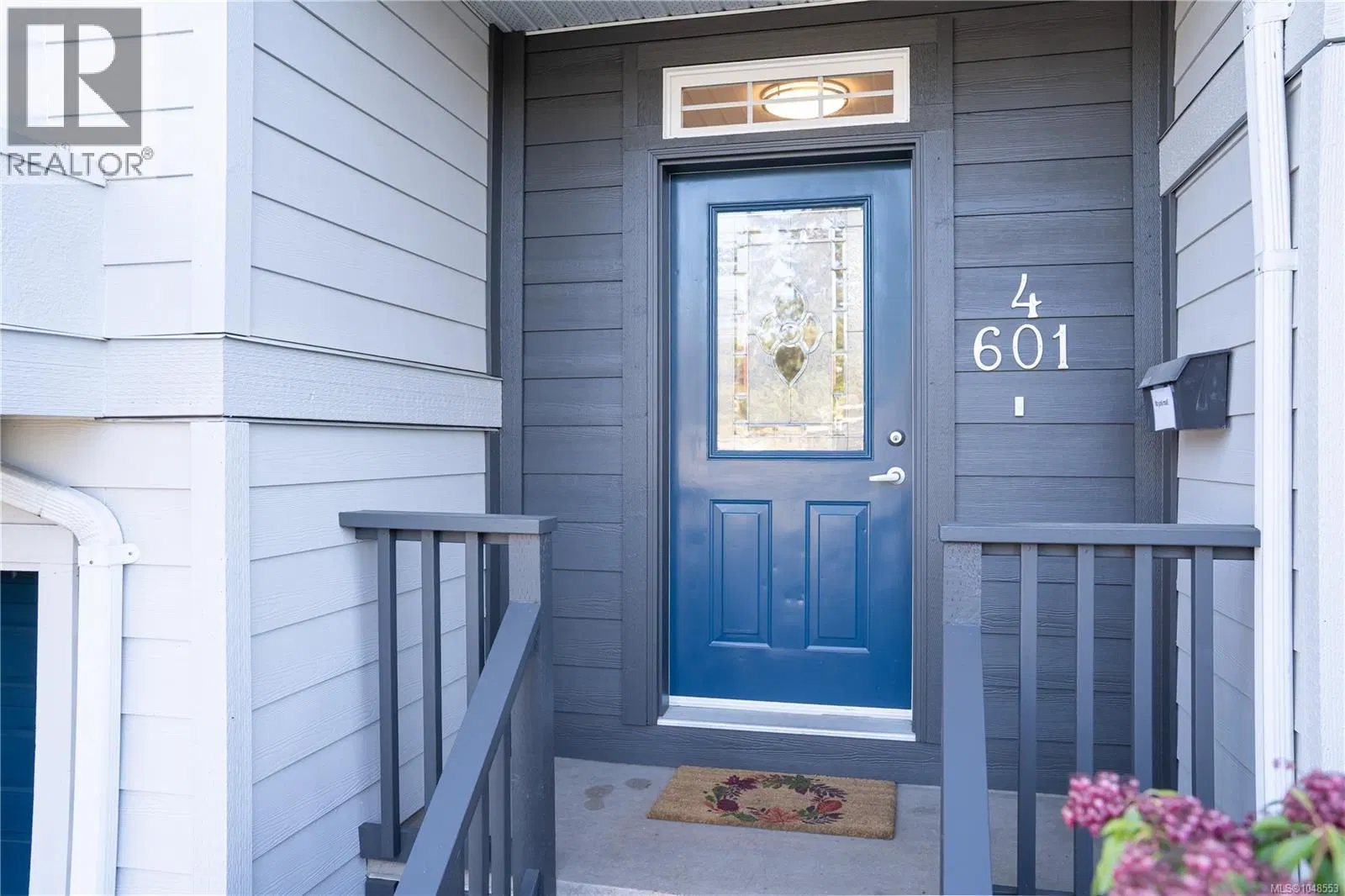 Photo 4 of 40 at #4 – 601 Nelson Street