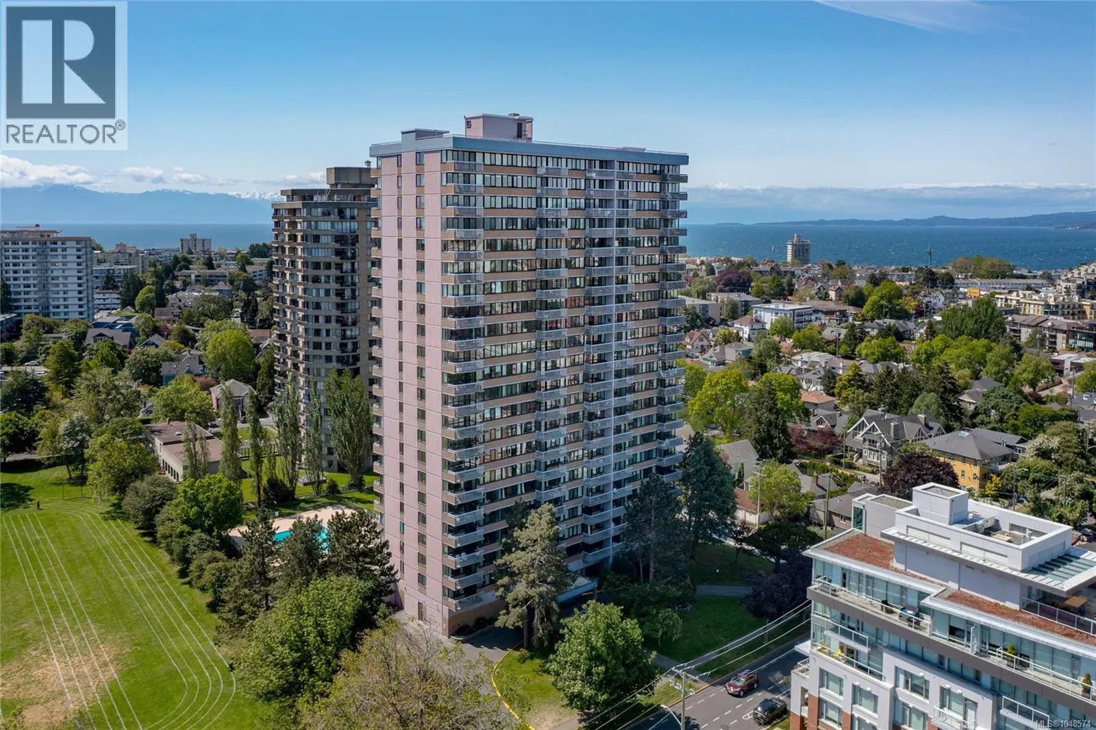 Photo 1 of 21 at #1106 – 647 Michigan Street