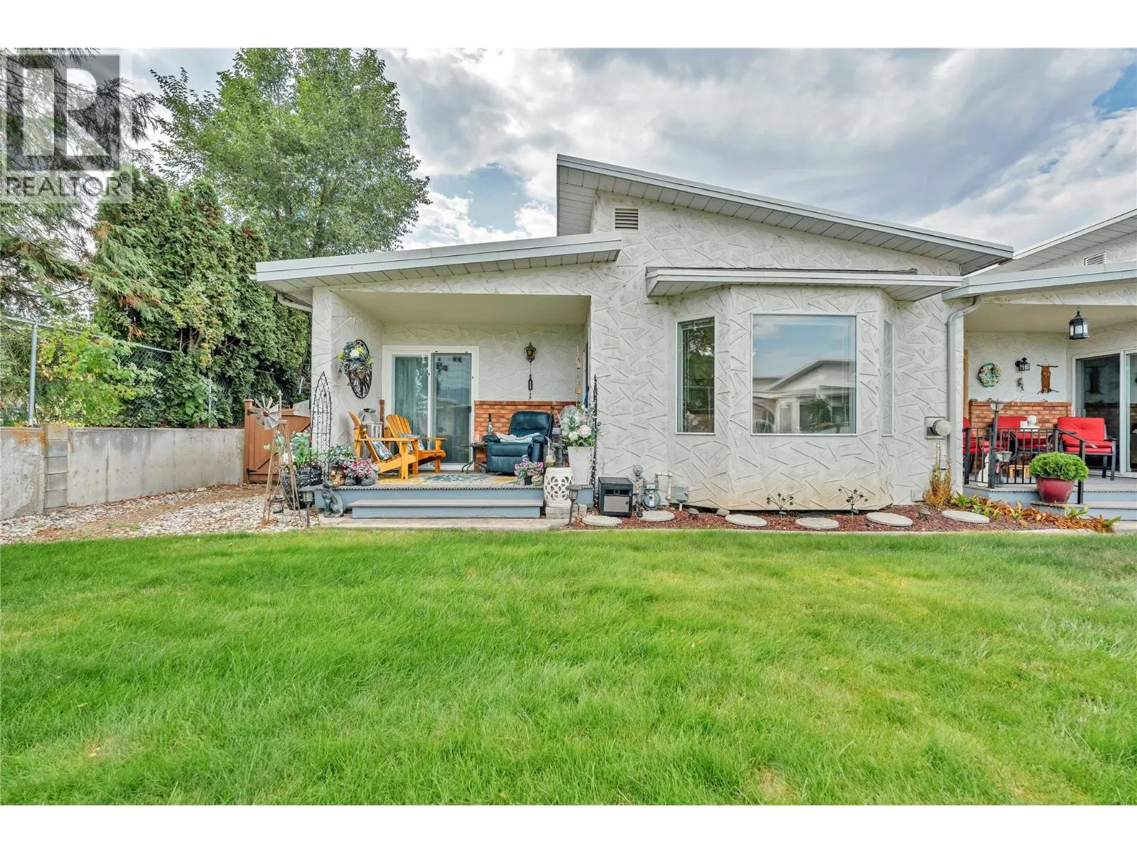 Photo 2 of 34 at #1 – 11222 Quinpool Road