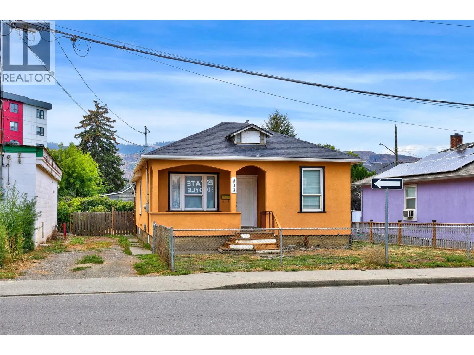 Photo 1 of 25 at 403 Mackenzie Avenue